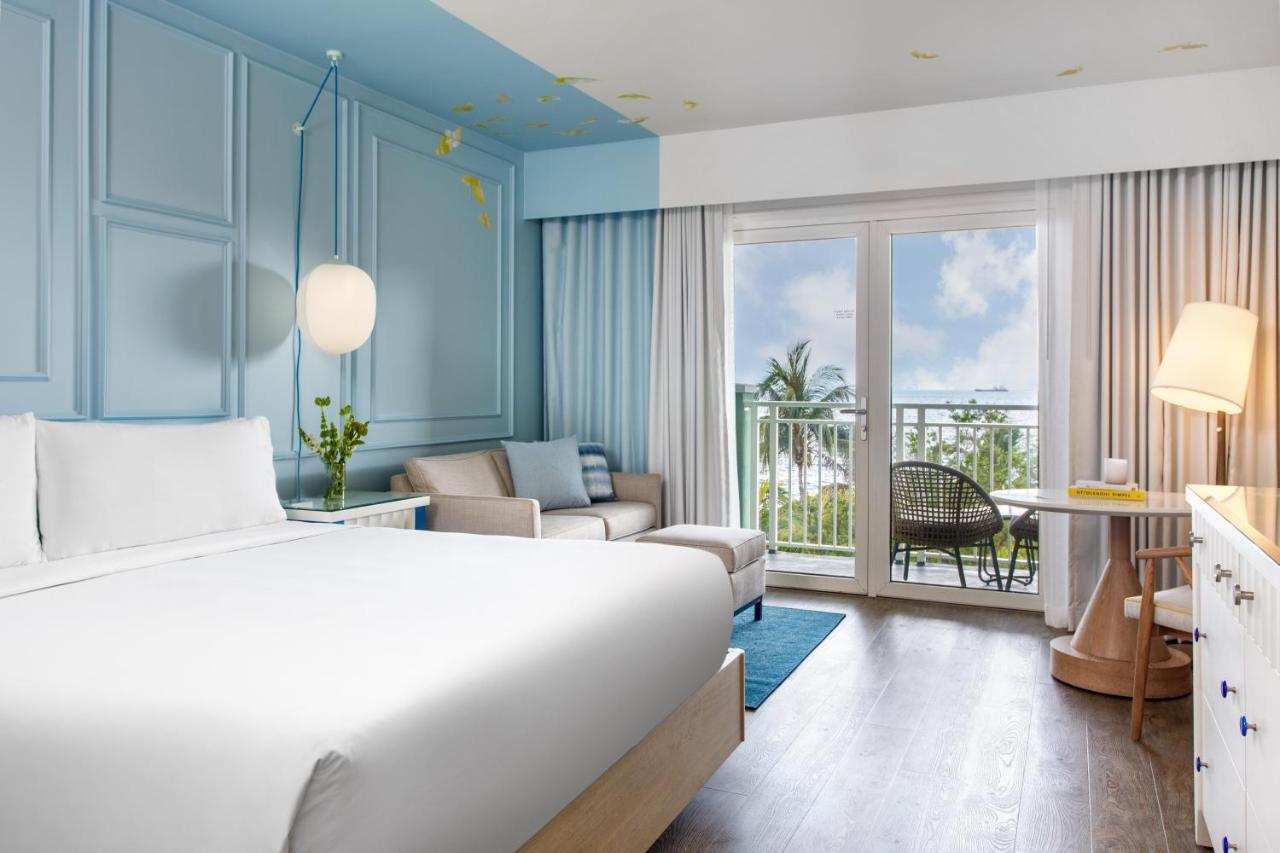 Quarto com Cama King-size e Vista do Mar